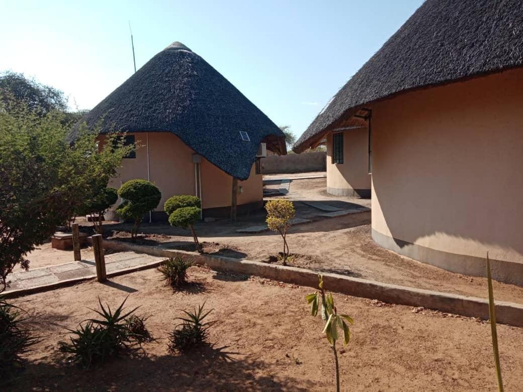 קסנה Nkanga Hotel מראה חיצוני תמונה