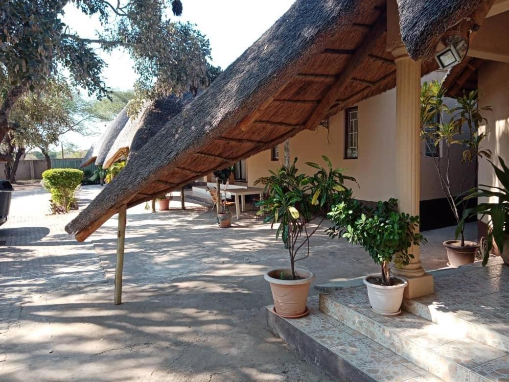 קסנה Nkanga Hotel מראה חיצוני תמונה