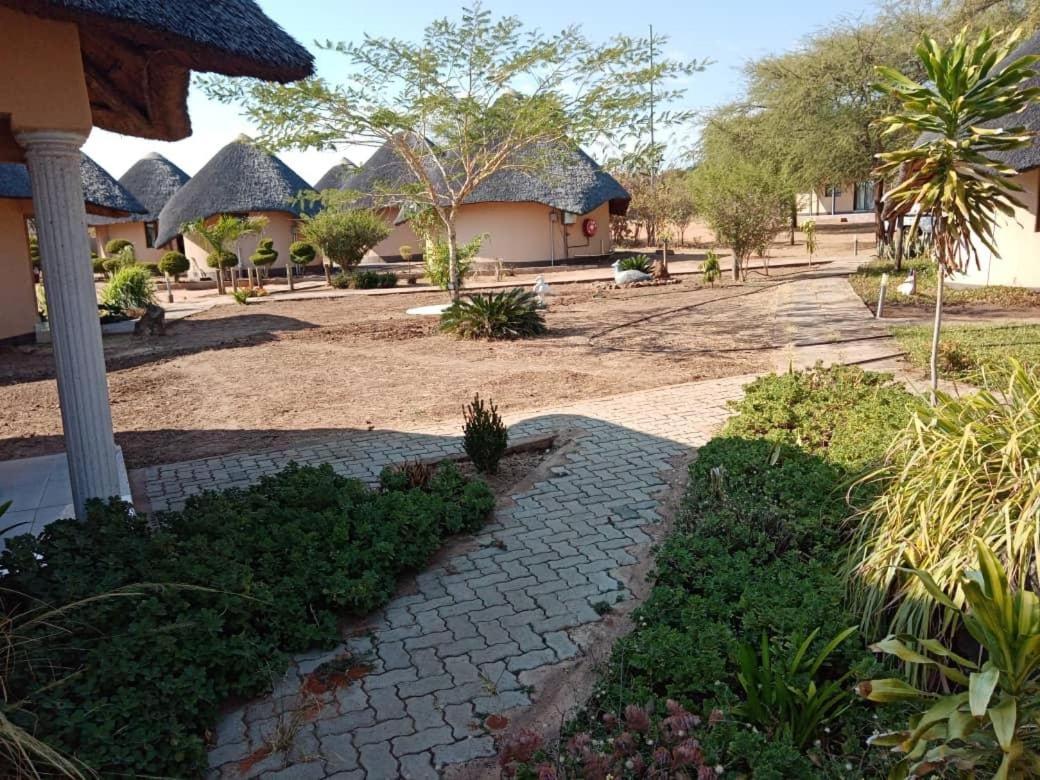 קסנה Nkanga Hotel מראה חיצוני תמונה